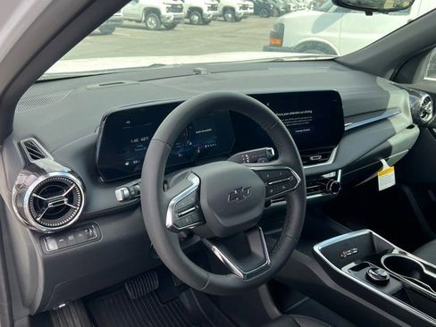 New 2026 Chevrolet Equinox LT w/ Convenience Package II image 3