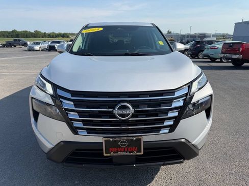 Used 2024 Nissan Rogue SV FWD image 38