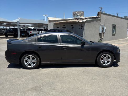 Used 2014 Dodge Charger SE w/ Connectivity Group RWD image 5