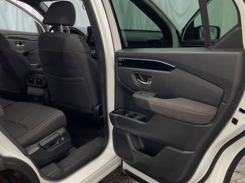 Used 2023 Honda Pilot Sport image 19