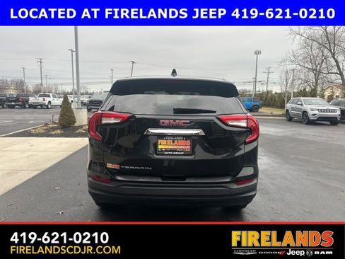 Used 2024 GMC Terrain SLE image 12