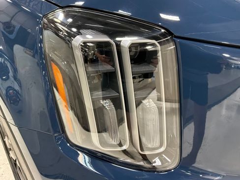 Used 2025 Kia Telluride EX w/ EX Captain's Chair Package AWD/4WD image 28
