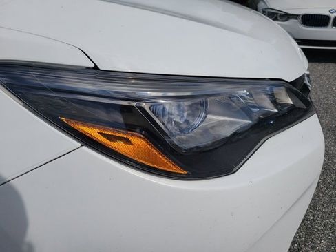 Used 2017 Toyota Camry XSE image 10