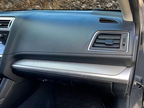 Used 2017 Subaru Outback 2.5i Premium image 15