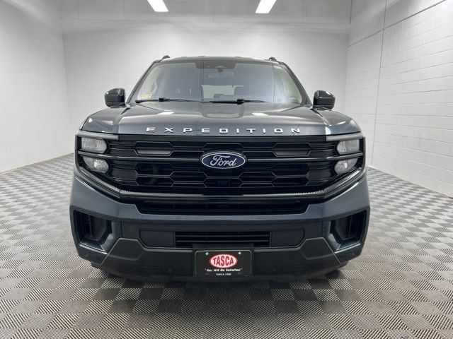 Used 2025 Ford Expedition Active AWD/4WD image 3