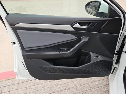 New 2026 Volkswagen Jetta SE FWD image 13