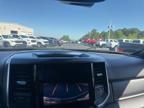 Used 2025 RAM 1500 Big Horn AWD/4WD image 23