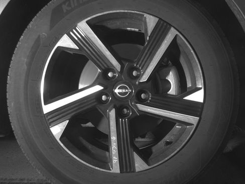 Used 2025 Nissan Sentra SV image 13