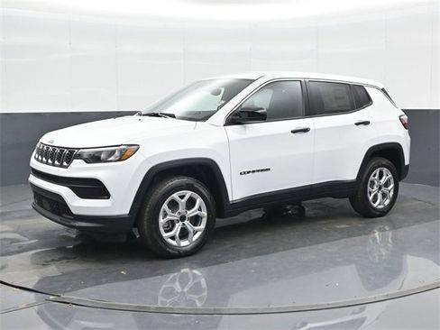 Used 2025 Jeep Compass Sport image 1