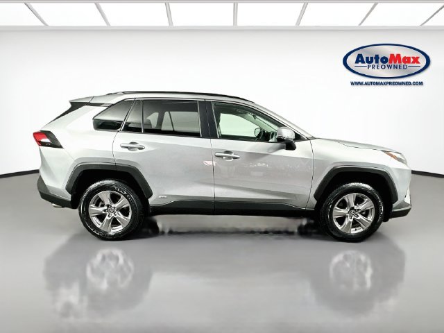 Used 2025 Toyota RAV4 XLE AWD/4WD image 9