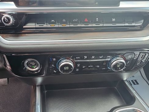 Certified 2022 GMC Sierra 1500 SLT w/ SLT Convenience Package AWD/4WD image 32