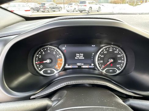 Used 2021 Jeep Renegade Latitude w/ Sun & Sound Group image 31