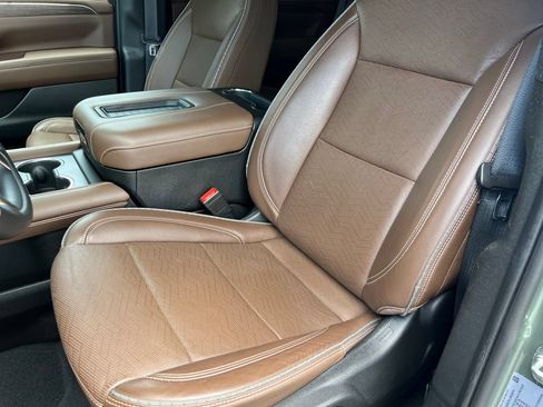 Used 2023 Chevrolet Tahoe High Country AWD/4WD image 12