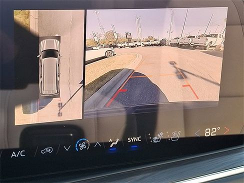 Used 2025 Chevrolet Suburban Premier image 16