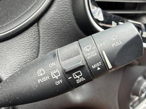 Used 2019 Jeep Cherokee Limited AWD/4WD image 33