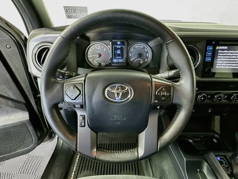 Used 2017 Toyota Tacoma TRD Sport w/ Tow Package (A/T) AWD/4WD image 14