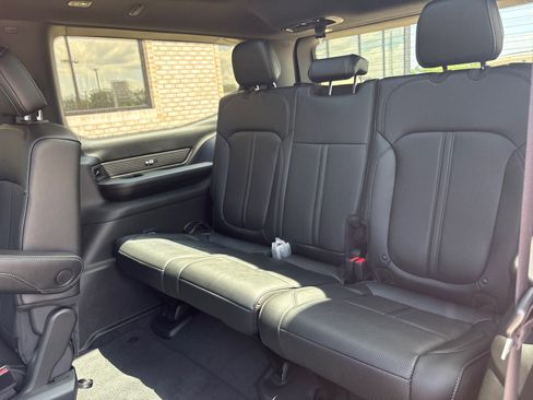 New 2025 Jeep Wagoneer Series II w/ Convenience Group I image 5