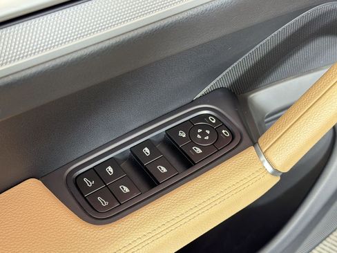 Certified 2024 Porsche Cayenne Coupe AWD/4WD image 27