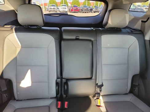 Used 2023 GMC Terrain SLT w/ Tech Package FWD image 12