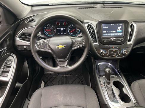 Used 2018 Chevrolet Malibu LT image 12