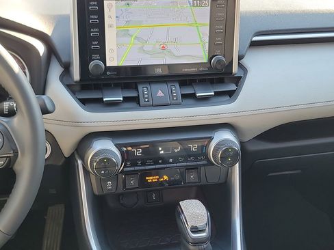 Used 2021 Toyota RAV4 Limited image 19