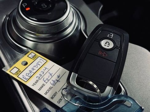 Used 2024 Ford Edge SEL image 36