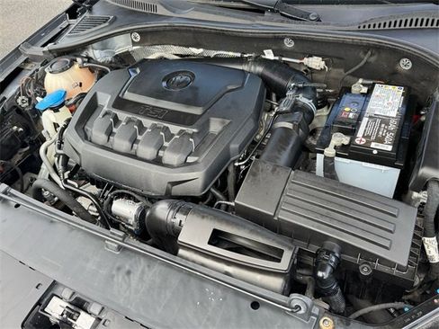 Certified 2022 Volkswagen Passat 2.0T R-Line image 17