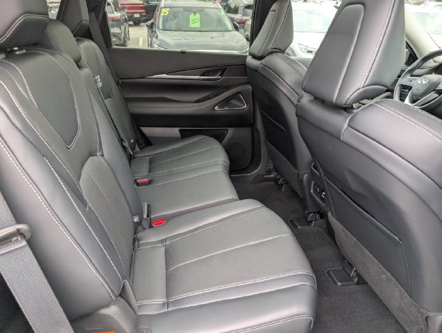 Used 2023 INFINITI QX60 Sensory w/ Cargo Package AWD/4WD image 11