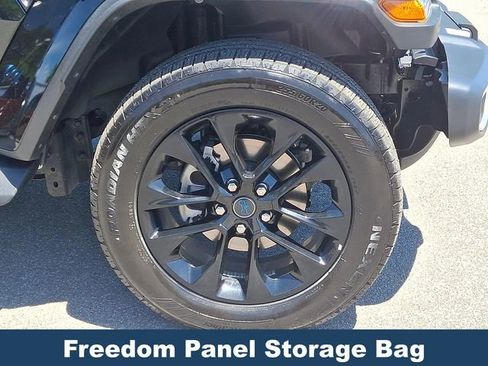 Used 2025 Jeep Wrangler Unlimited Sahara AWD/4WD image 10