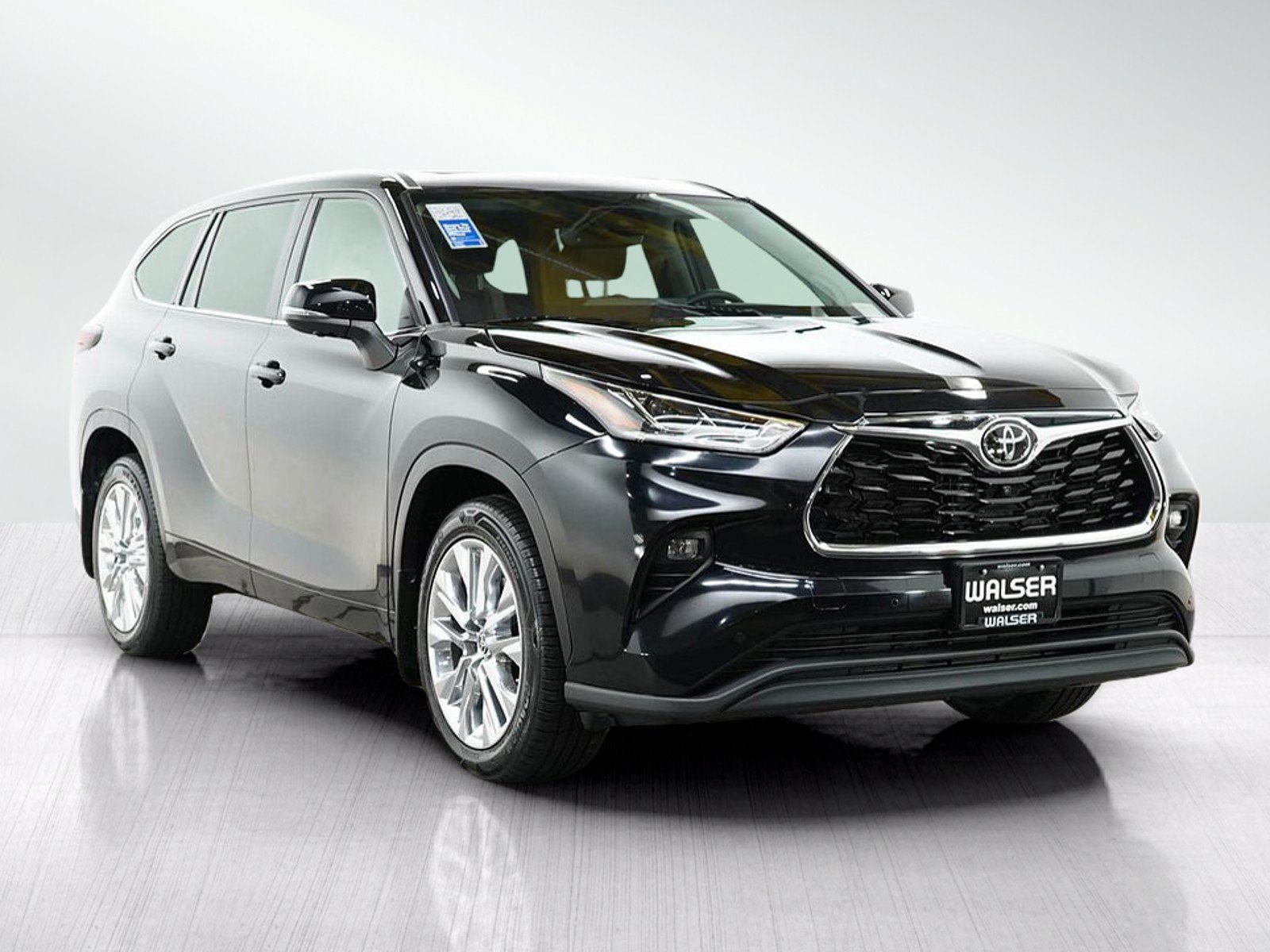 Used 2024 Toyota Highlander Limited AWD/4WD image 9
