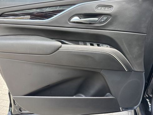 Used 2023 Cadillac Escalade ESV V AWD/4WD image 9