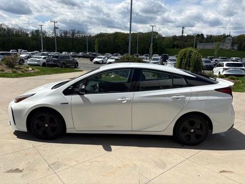 Used 2021 Toyota Prius FWD image 3