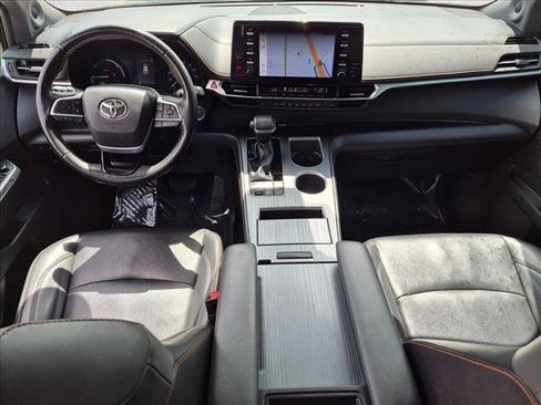 Used 2021 Toyota Sienna XSE w/ XSE Plus Package FWD image 18