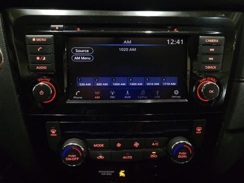 Used 2018 Nissan Rogue SV AWD/4WD image 25