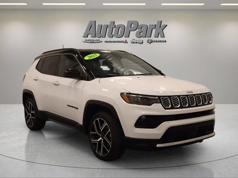Used 2025 Jeep Compass Limited w/ Elite Group AWD/4WD image 2
