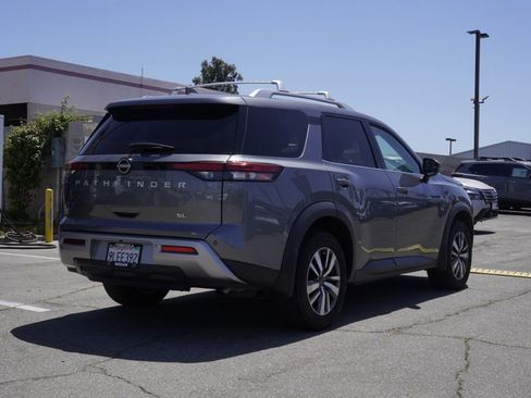 Used 2024 Nissan Pathfinder SL image 4