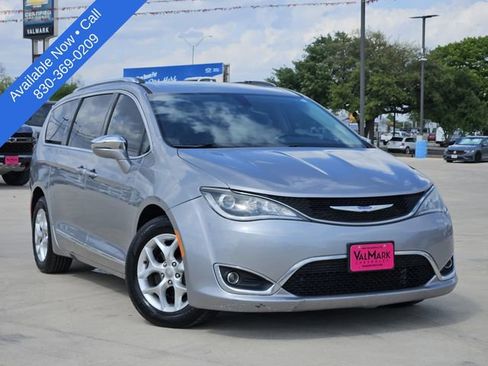 Used 2020 Chrysler Pacifica Limited image 1