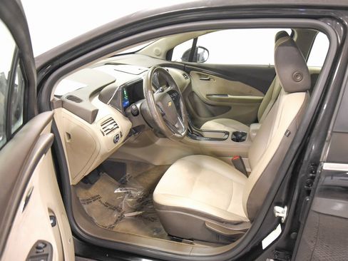 Used 2014 Chevrolet Volt Premium w/ Premium Trim Package image 2