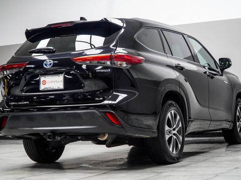 Used 2021 Toyota Highlander XLE FWD image 14