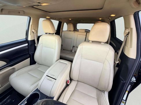 Used 2018 Toyota Highlander XLE AWD/4WD image 21