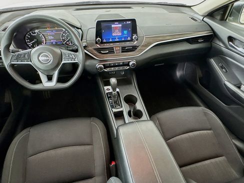 Used 2025 Nissan Altima 2.5 SV FWD image 25
