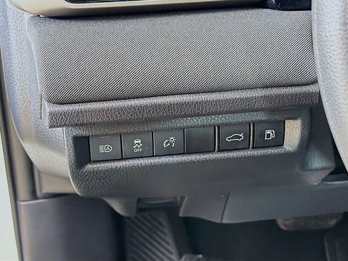 Used 2025 Toyota Camry LE image 27