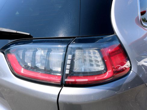 Used 2020 Jeep Cherokee Limited image 9