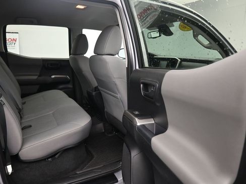 Used 2019 Toyota Tacoma SR5 image 12