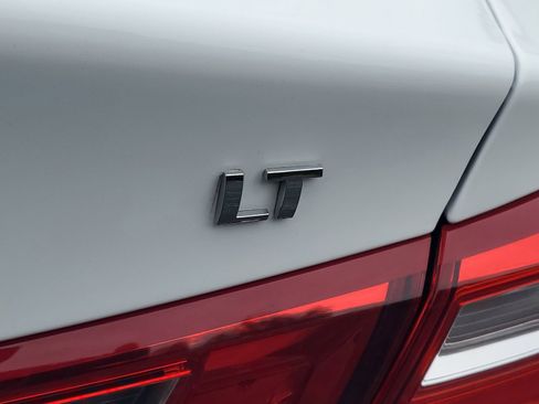 Used 2024 Chevrolet Malibu LT image 28