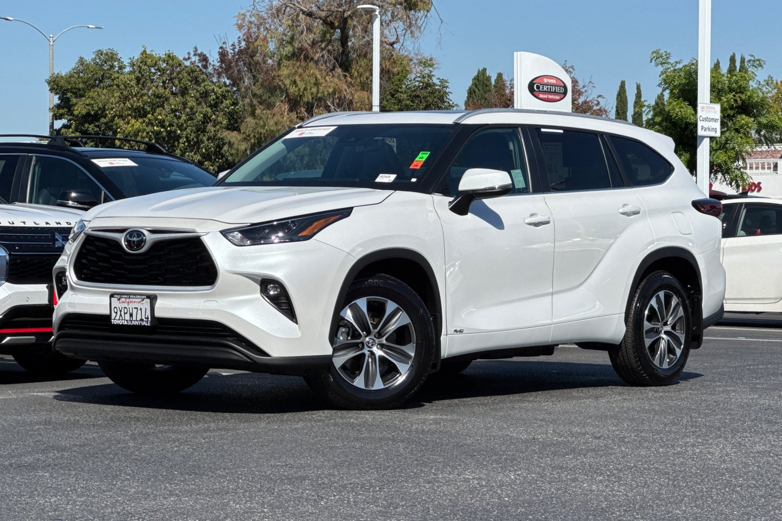 Certified 2026 Toyota Highlander XLE AWD/4WD image 2