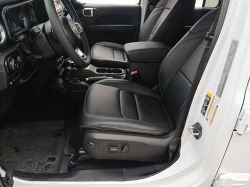 Used 2024 Jeep Wrangler High Altitude AWD/4WD image 37