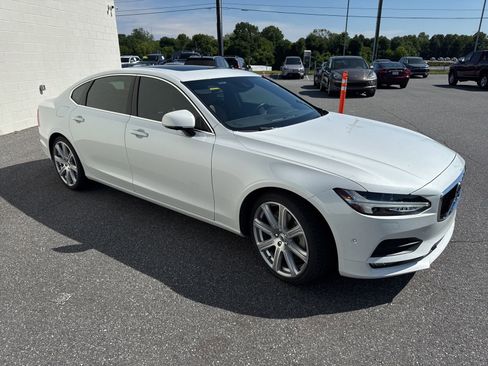 Used 2018 Volvo S90 T6 Momentum w/ Convenience Package AWD/4WD image 3