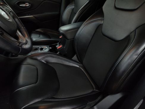 Used 2019 Jeep Cherokee Latitude Plus image 15