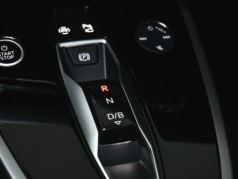 Used 2024 Audi Q4 e-tron Premium Plus w/ Premium Plus image 31